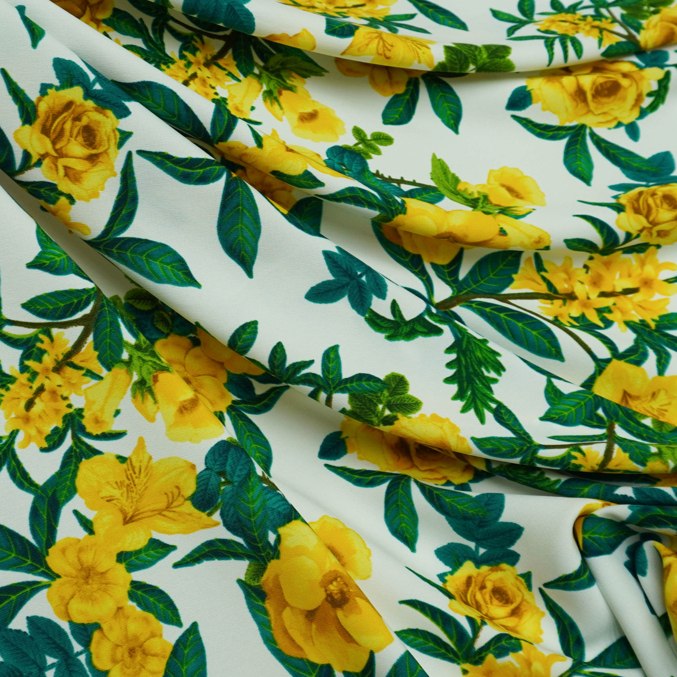 Tecido 100% poliéster branco estampado floral amarelo