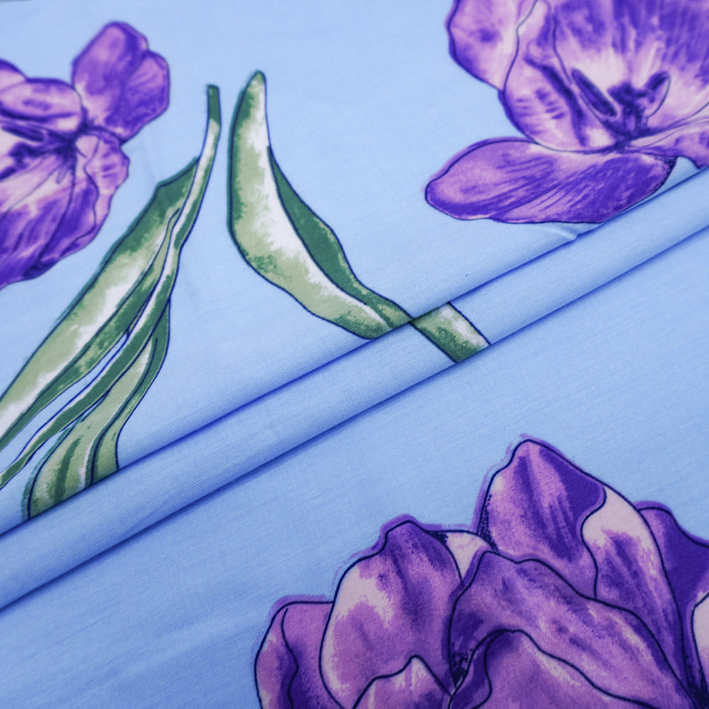 Tecido viscose azul claro estampado floral